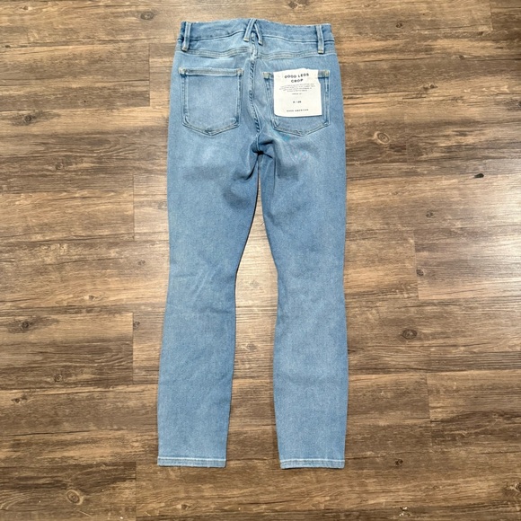 Good American Good Legs Cropped Jeans - Picture 6 of 6
